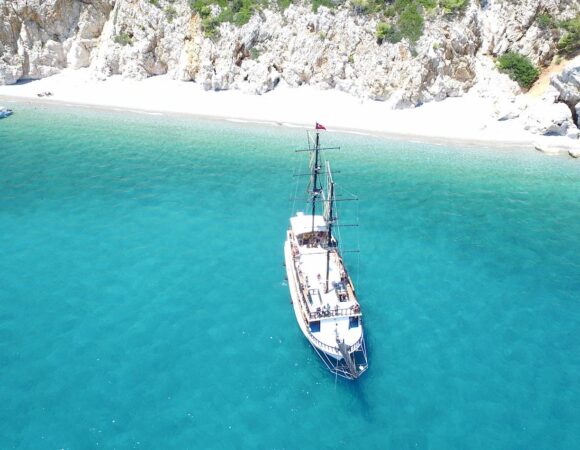 6-HOUR DİNİNG YACHT TOURS